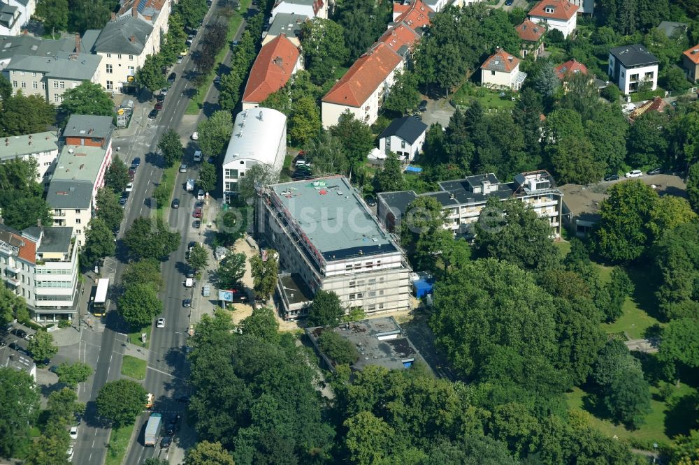 Berlin aus der Vogelperspektive: Baustelle zum Neubau des DRK-Blutspendedienst Nord-Ost am Hindenburgdamm im Ortsteil Steglitz in Berlin, Deutschland