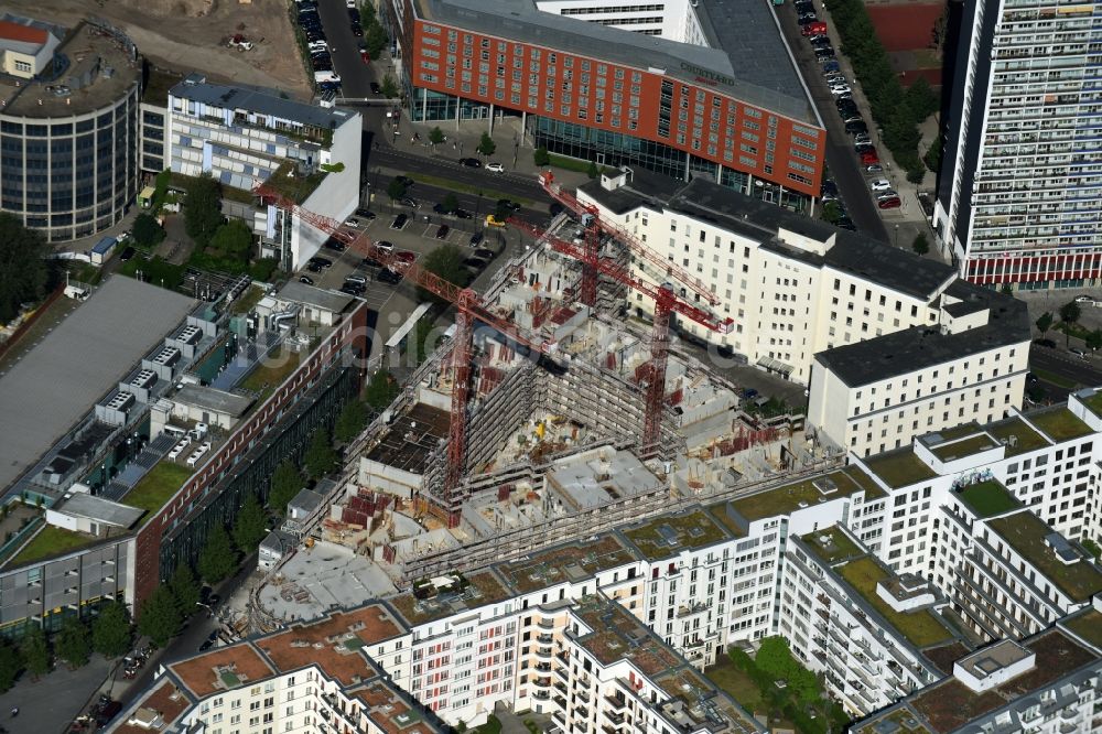 Luftbild Berlin - Baustelle zum Neubau von Eigentumswohnungen und Gewerbeeinheiten im Stadtteil Mitte in Berlin