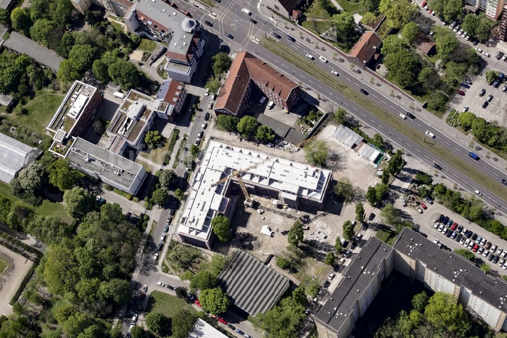 Luftaufnahme Berlin - Baustelle zum Neubau zu einem DOMICIL- Seniorenpflegeheim an der Alfred-Kowalke-Straße im Stadtbezirk Lichtenberg in Berlin