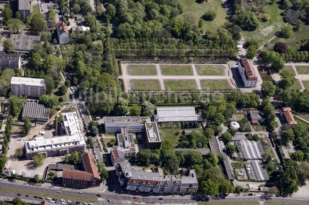 Luftaufnahme Berlin - Baustelle zum Neubau zu einem DOMICIL- Seniorenpflegeheim an der Alfred-Kowalke-Straße im Stadtbezirk Lichtenberg in Berlin