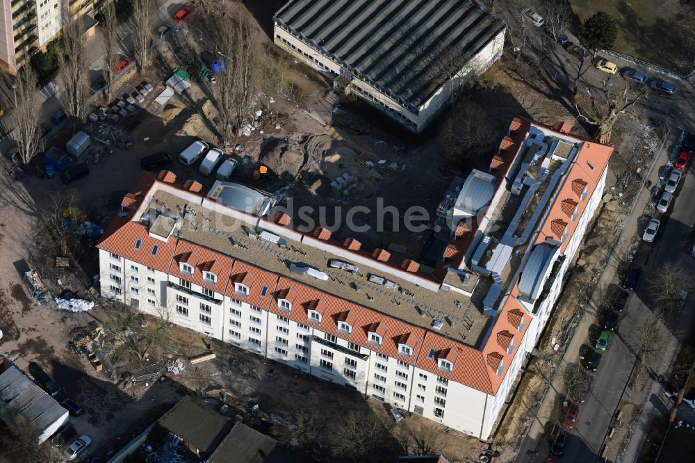 Luftbild Berlin - Baustelle zum Neubau zu einem DOMICIL- Seniorenpflegeheim an der Alfred-Kowalke-Straße im Stadtbezirk Lichtenberg in Berlin