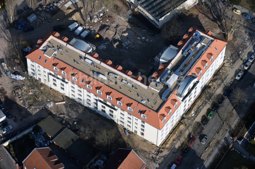 Luftaufnahme Berlin - Baustelle zum Neubau zu einem DOMICIL- Seniorenpflegeheim an der Alfred-Kowalke-Straße im Stadtbezirk Lichtenberg in Berlin