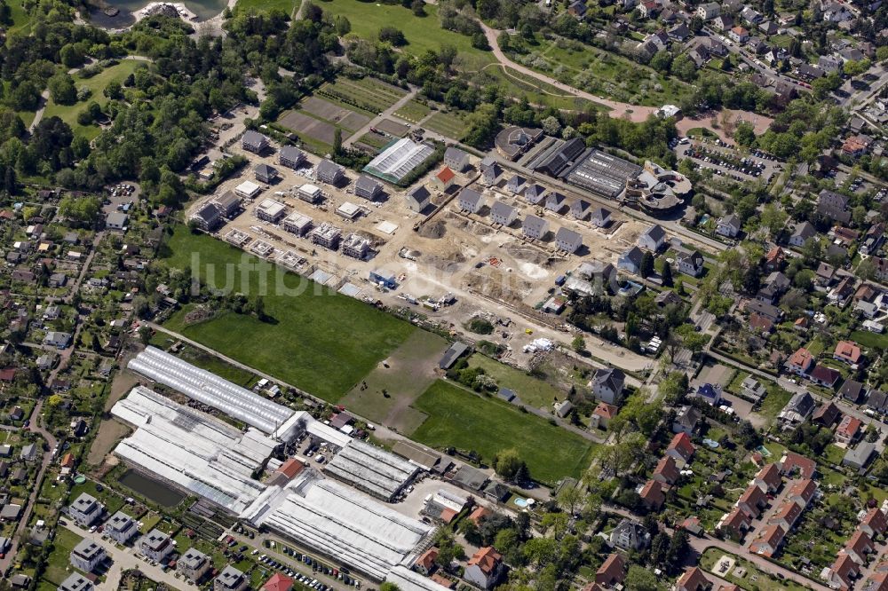 Berlin von oben - Baustelle zum Neubau von Einfamilienhäusern und Doppelhäusern an der Mohriner Allee im Ortsteil Britz in Berlin