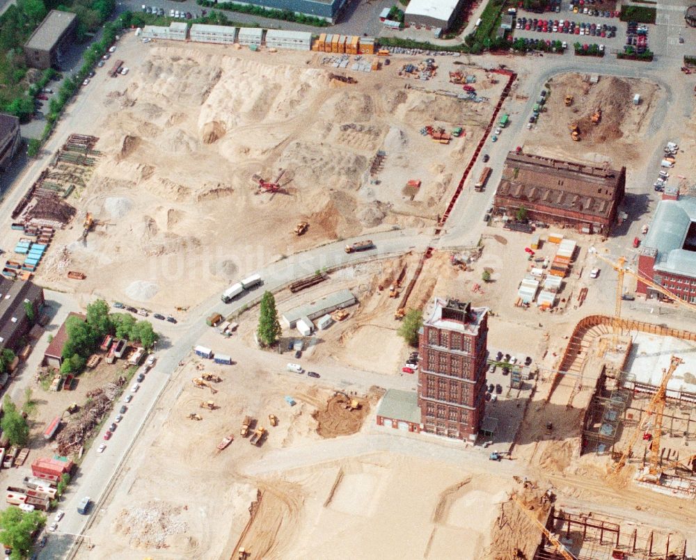 Luftaufnahme Berlin Reinickendorf - Baustelle zum Neubau des Einkaufszentrum Borsighallen am Borsig-Turm in Berlin - Reinickendorf