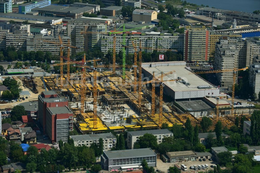 Luftaufnahme Bukarest - Baustelle zum Neubau des Einkaufszentrum Mega Mall Bucharest an der Pierre de Coubert in Bukarest in Rumänien