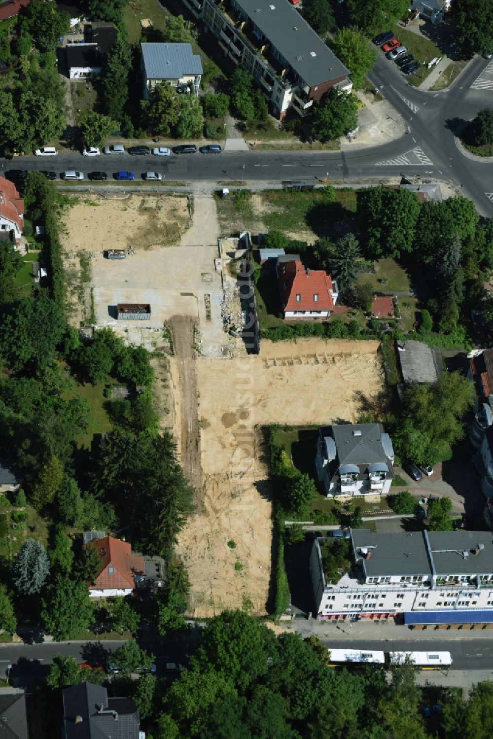 Berlin aus der Vogelperspektive: Baustelle zum Neubau eines Einkaufszentrums der Lidl Dienstleistung GmbH & Co. KG in Mahlsdorf in Berlin