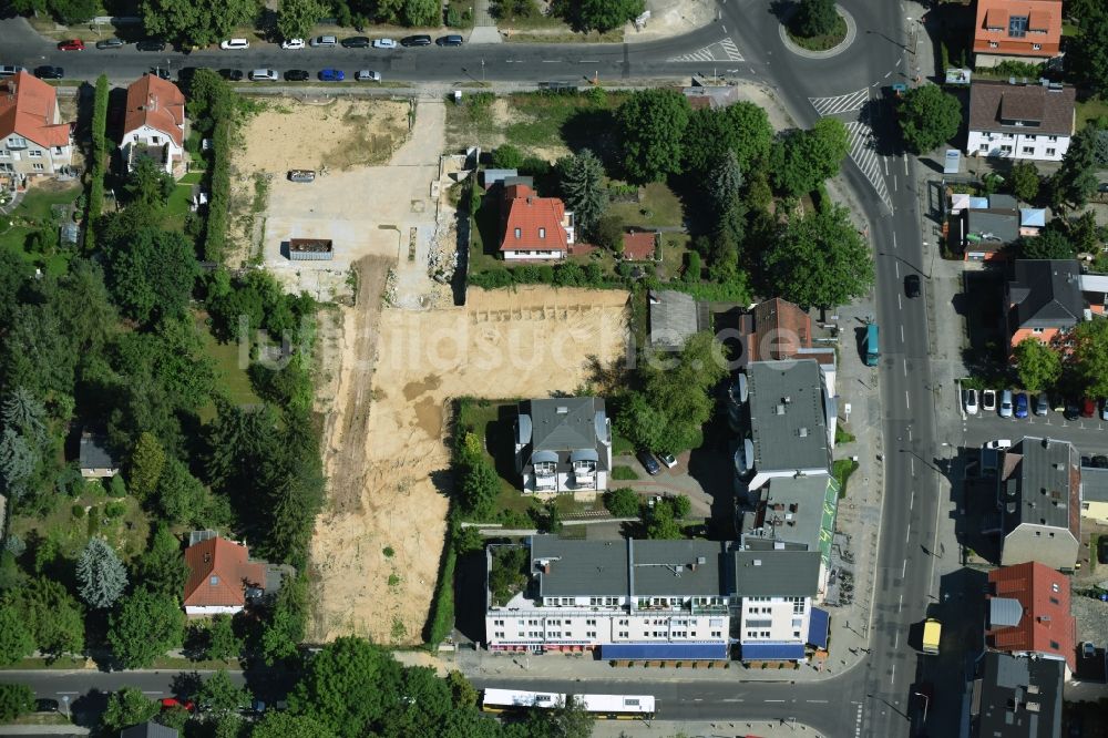 Berlin von oben - Baustelle zum Neubau eines Einkaufszentrums der Lidl Dienstleistung GmbH & Co. KG in Mahlsdorf in Berlin