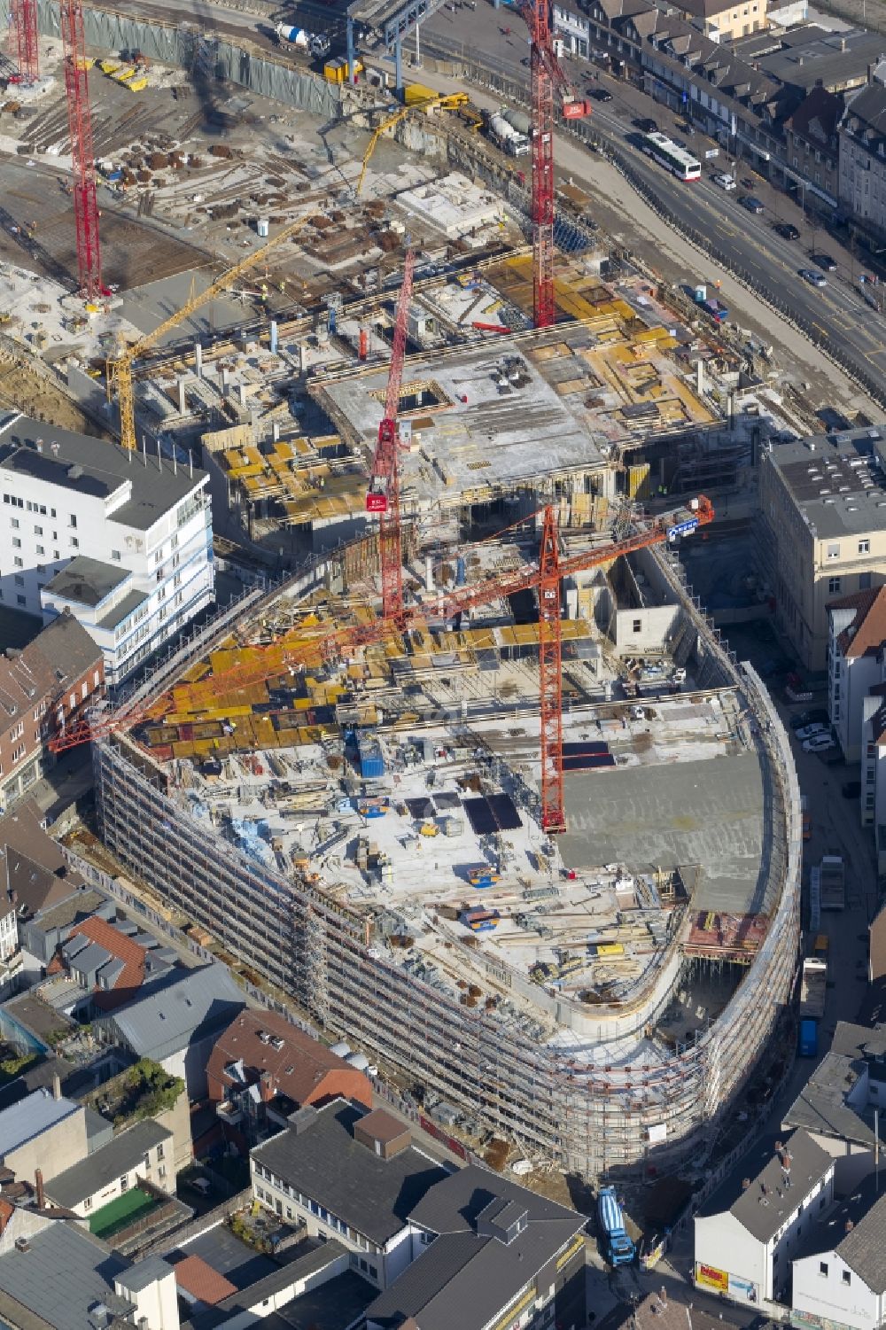 Recklinghausen von oben - Baustelle zum Neubau des Einkaufszentrums Recklinghausen Arcaden auf dem Gelände des ehemaligen Löhrhof Center s gegenüber dem Rathaus Recklinghausen im Bundesland Nordrhein-Westfalen NRW