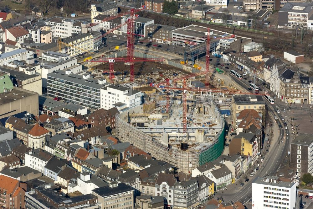 Recklinghausen aus der Vogelperspektive: Baustelle zum Neubau des Einkaufszentrums Recklinghausen Arcaden auf dem Gelände des ehemaligen Löhrhof Center s gegenüber dem Rathaus Recklinghausen im Bundesland Nordrhein-Westfalen NRW