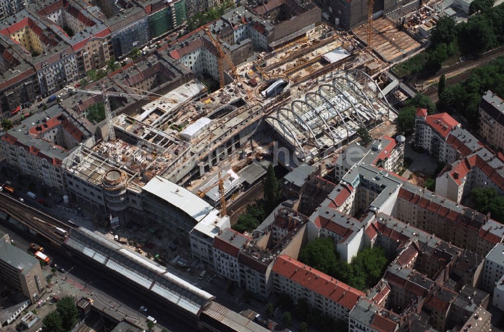 Luftbild Berlin Prenzlauer Berg - Baustelle zum Neubau des Einkaufszentrums Schönhauser Allee Arcaden am S-Bhf. Schönhauser Alle in Berlin Prenzlauer Berg