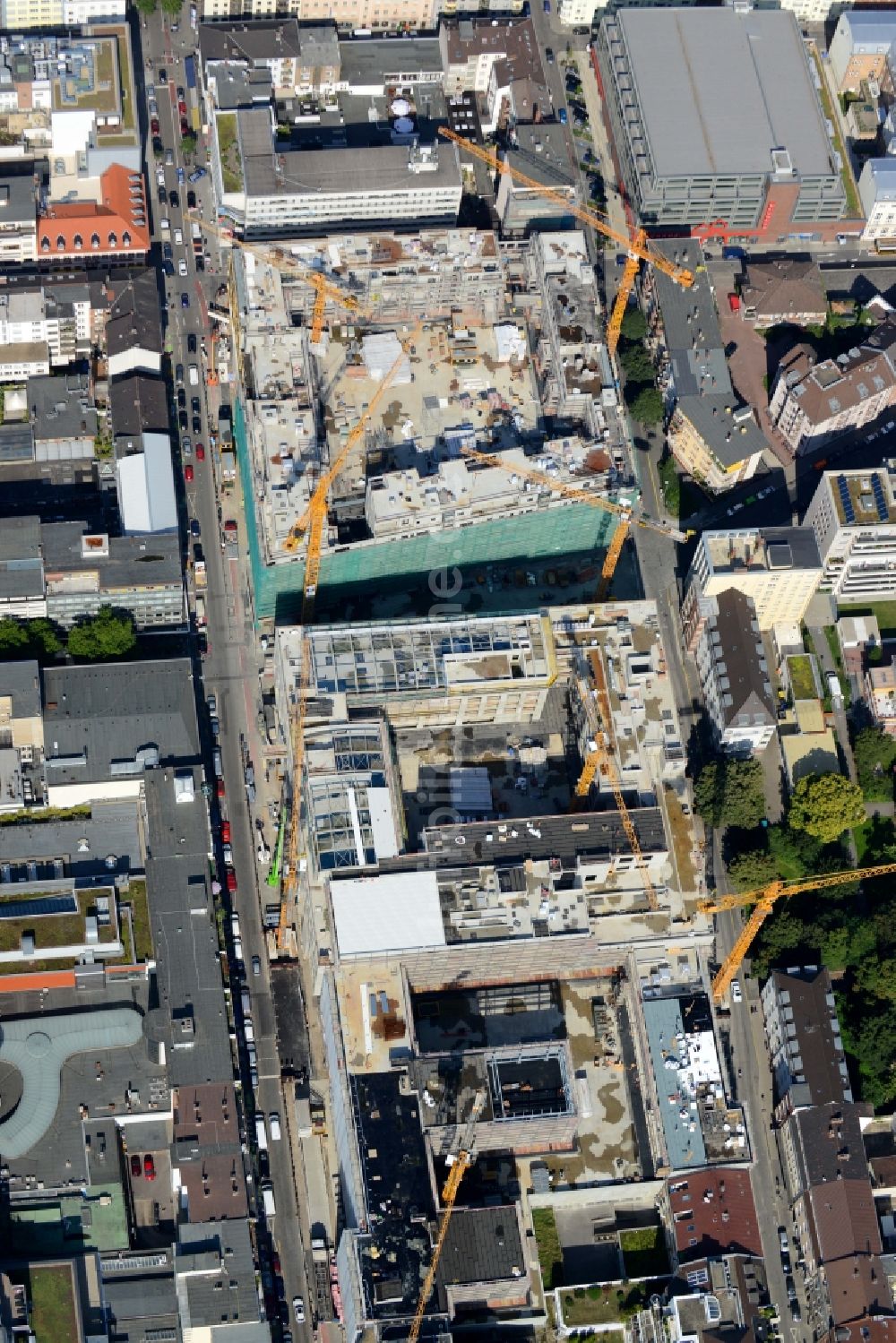 Luftaufnahme Mannheim - Baustelle zum Neubau des Einkaufszentrums und Stadtquartier Q 6 Q 7 über dem künftigen Münzplatz in Mannheim im Bundesland Baden-Württemberg