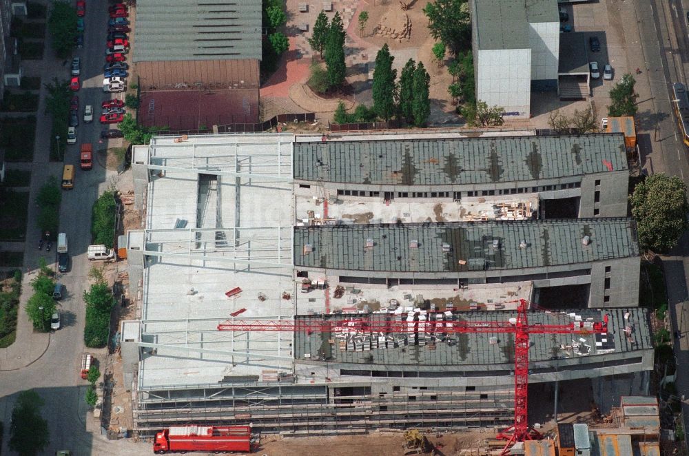 Luftbild Berlin Hohenschönhausen - Baustelle zum Neubau des Einkaufszentrums Storchenhof der MÜBAU an der Hauptstraße in Berlin - Hohenschönhausen 