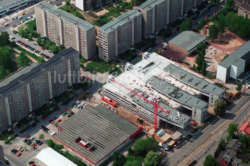 Luftaufnahme Berlin Hohenschönhausen - Baustelle zum Neubau des Einkaufszentrums Storchenhof der MÜBAU an der Hauptstraße in Berlin - Hohenschönhausen 