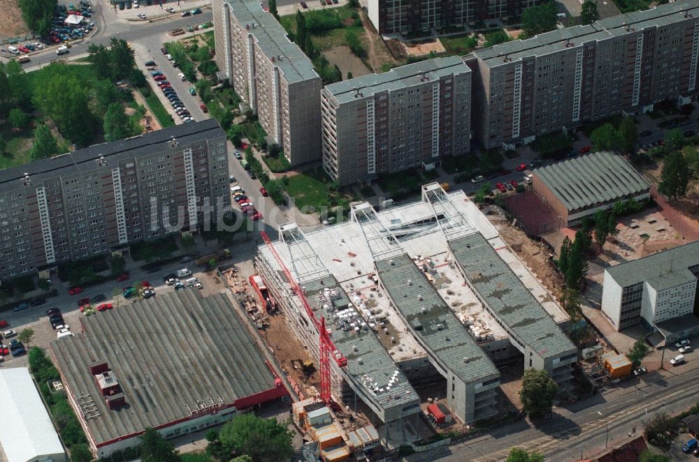 Berlin Hohenschönhausen von oben - Baustelle zum Neubau des Einkaufszentrums Storchenhof der MÜBAU an der Hauptstraße in Berlin - Hohenschönhausen 