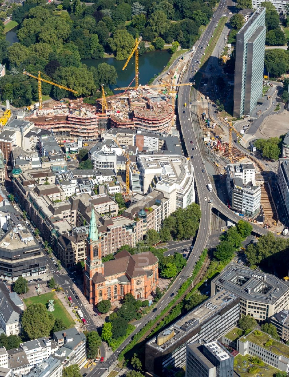 Düsseldorf von oben - Baustelle zum Neubau einer Einzelhandels- und Büroimmobilie ? Kö-Bogen ? in Düsseldorf im Bundesland Nordrhein-Westfalen