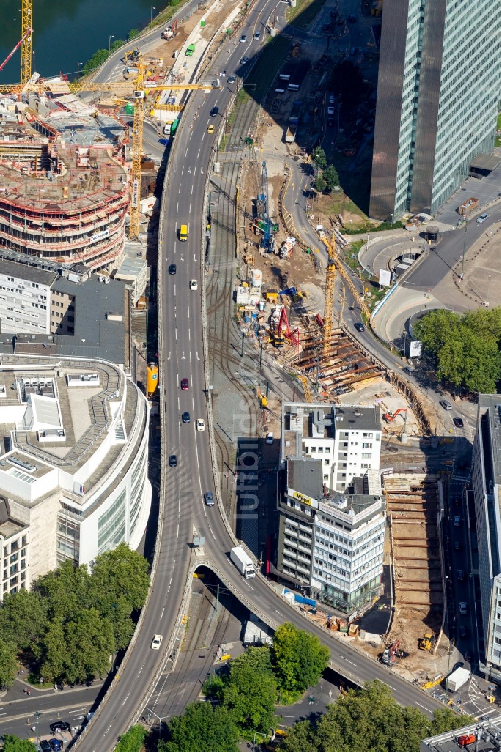 Düsseldorf aus der Vogelperspektive: Baustelle zum Neubau einer Einzelhandels- und Büroimmobilie ? Kö-Bogen ? in Düsseldorf im Bundesland Nordrhein-Westfalen