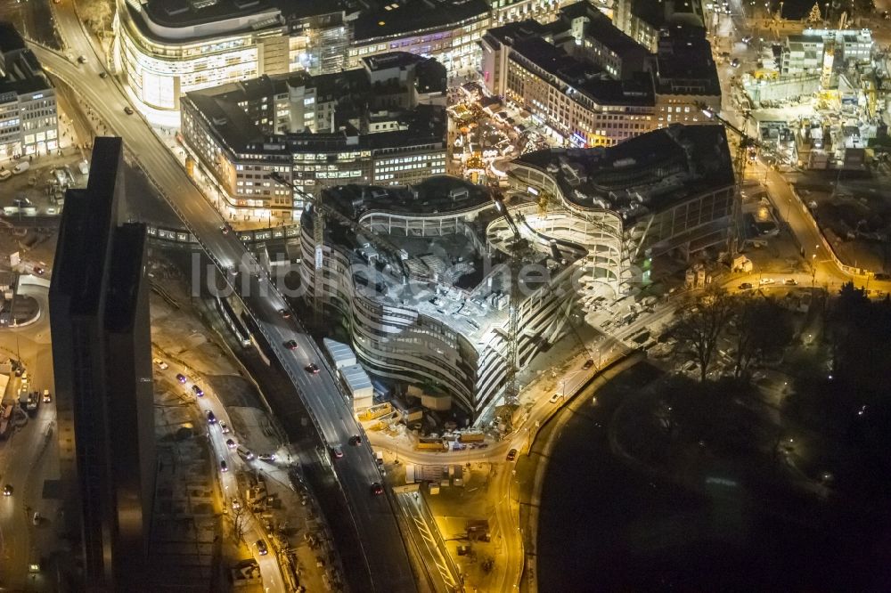 Luftbild Düsseldorf - Baustelle zum Neubau einer Einzelhandels- und Büroimmobilie „ Kö-Bogen “ in Düsseldorf im Bundesland Nordrhein-Westfalen