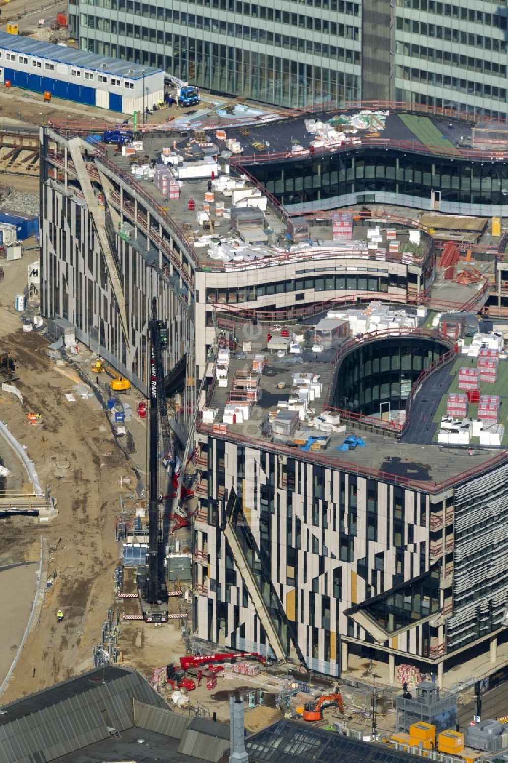 Luftaufnahme Düsseldorf - Baustelle zum Neubau einer Einzelhandels- und Büroimmobilie „ Kö-Bogen “ in Düsseldorf im Bundesland Nordrhein-Westfalen