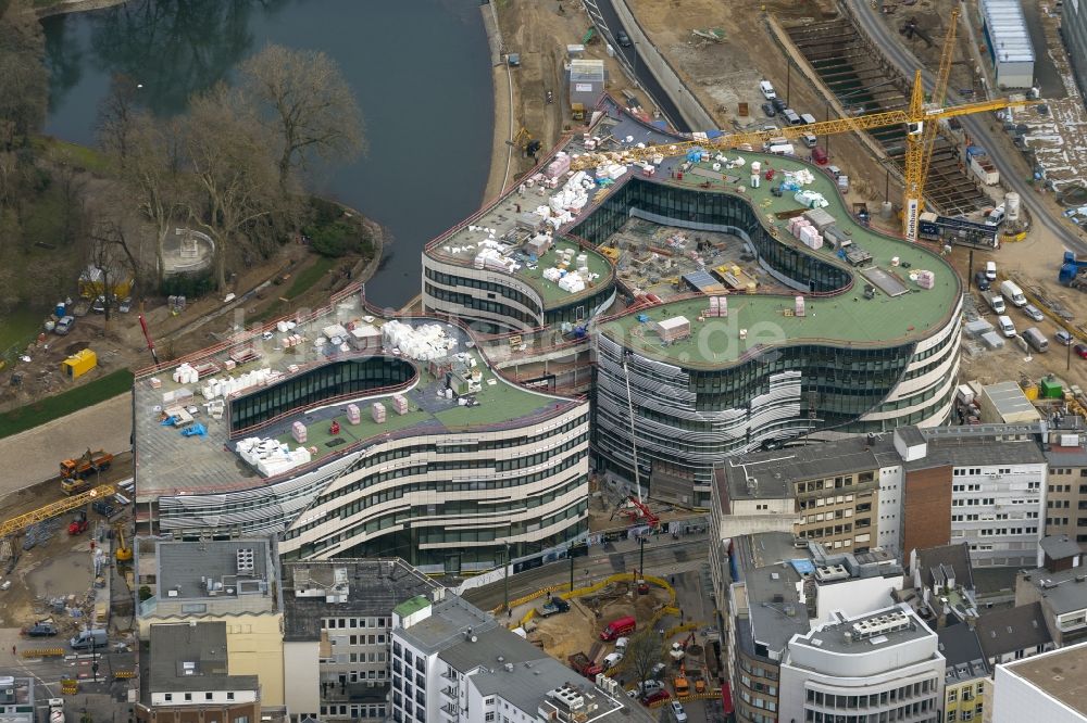 Düsseldorf aus der Vogelperspektive: Baustelle zum Neubau einer Einzelhandels- und Büroimmobilie „ Kö-Bogen “ in Düsseldorf im Bundesland Nordrhein-Westfalen