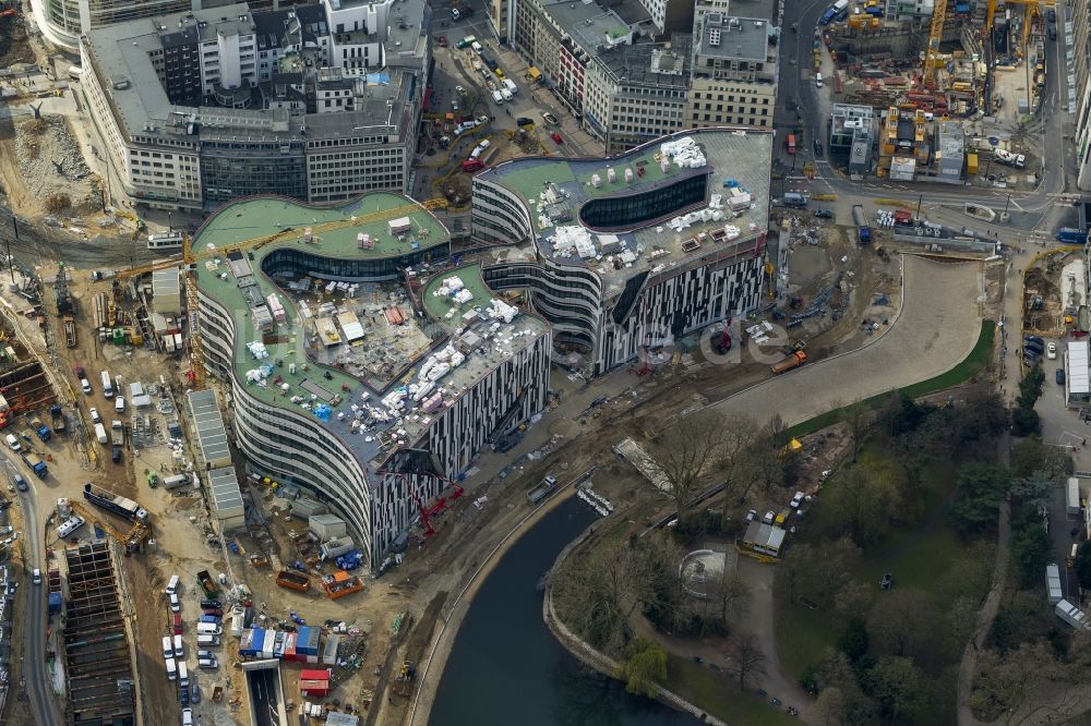 Düsseldorf von oben - Baustelle zum Neubau einer Einzelhandels- und Büroimmobilie „ Kö-Bogen “ in Düsseldorf im Bundesland Nordrhein-Westfalen