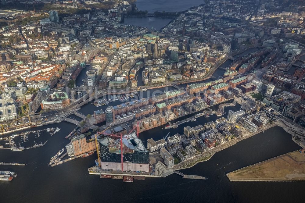 Hamburg aus der Vogelperspektive: Baustelle zum Neubau der Elbphilharmonie in der HafenCity von Hamburg