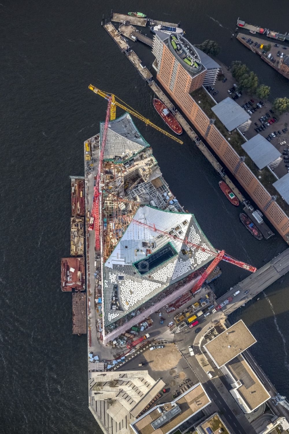 Luftaufnahme Hamburg - Baustelle zum Neubau der Elbphilharmonie in der HafenCity von Hamburg