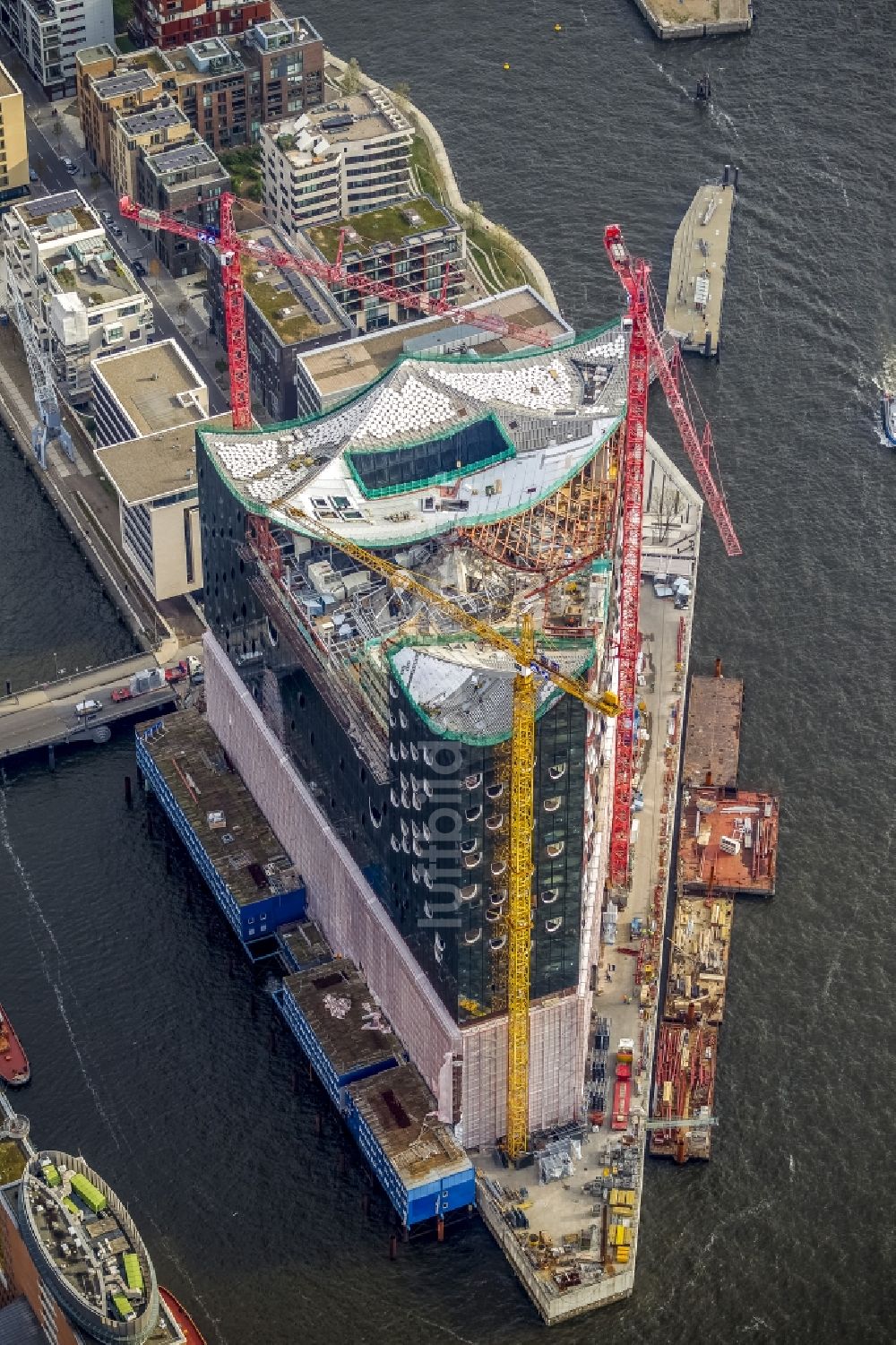 Hamburg aus der Vogelperspektive: Baustelle zum Neubau der Elbphilharmonie in der HafenCity von Hamburg