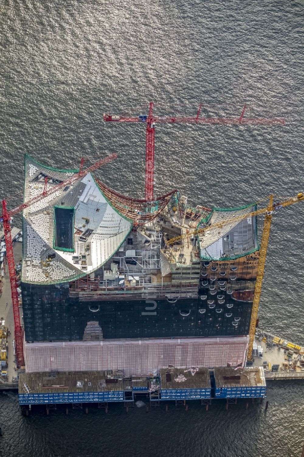 Luftaufnahme Hamburg - Baustelle zum Neubau der Elbphilharmonie in der HafenCity von Hamburg