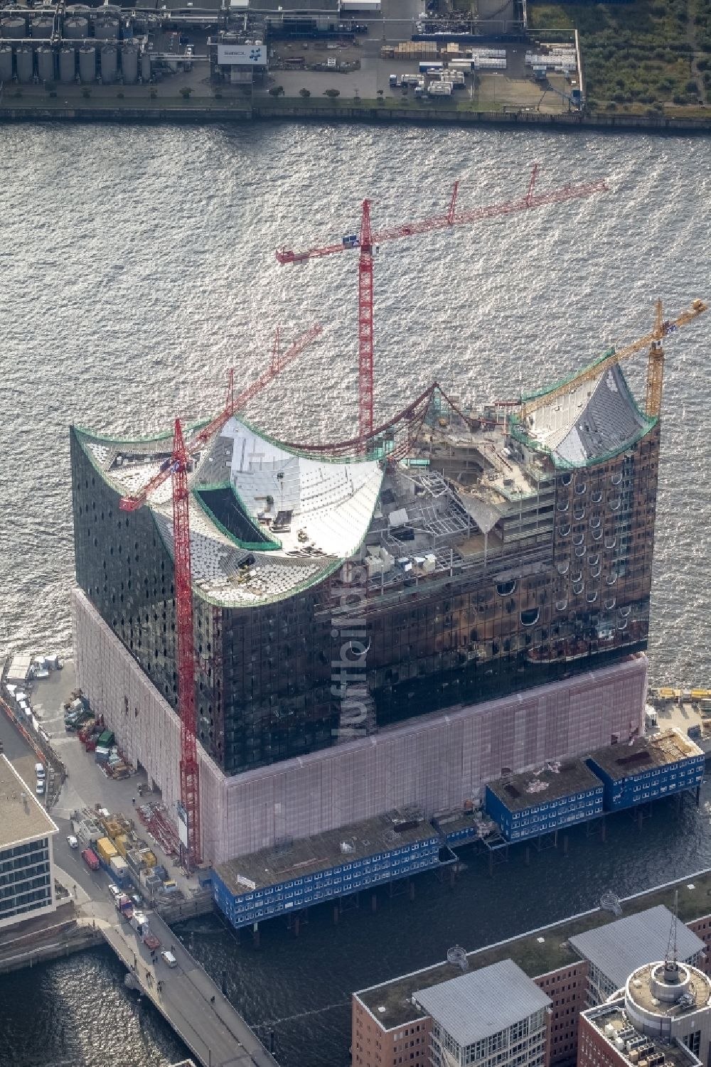 Hamburg aus der Vogelperspektive: Baustelle zum Neubau der Elbphilharmonie in der HafenCity von Hamburg