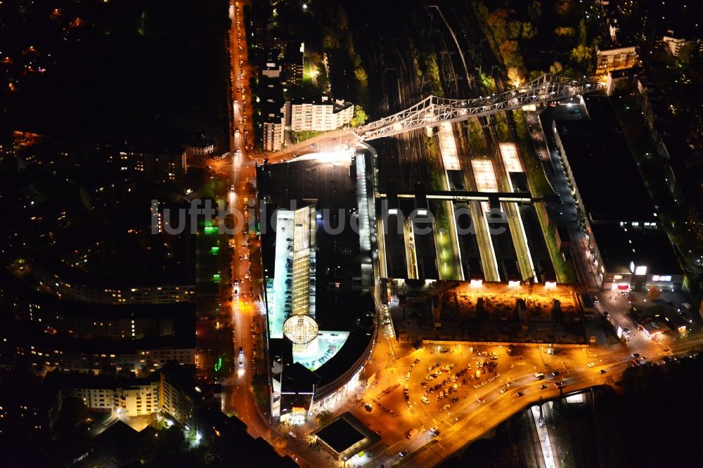 Luftaufnahme Berlin - Baustelle zum Neubau eines Empfangsgebäudes am Bahnhof Gesundbrunnen am Gesundbrunnen Center der ECE in Berlin Wedding