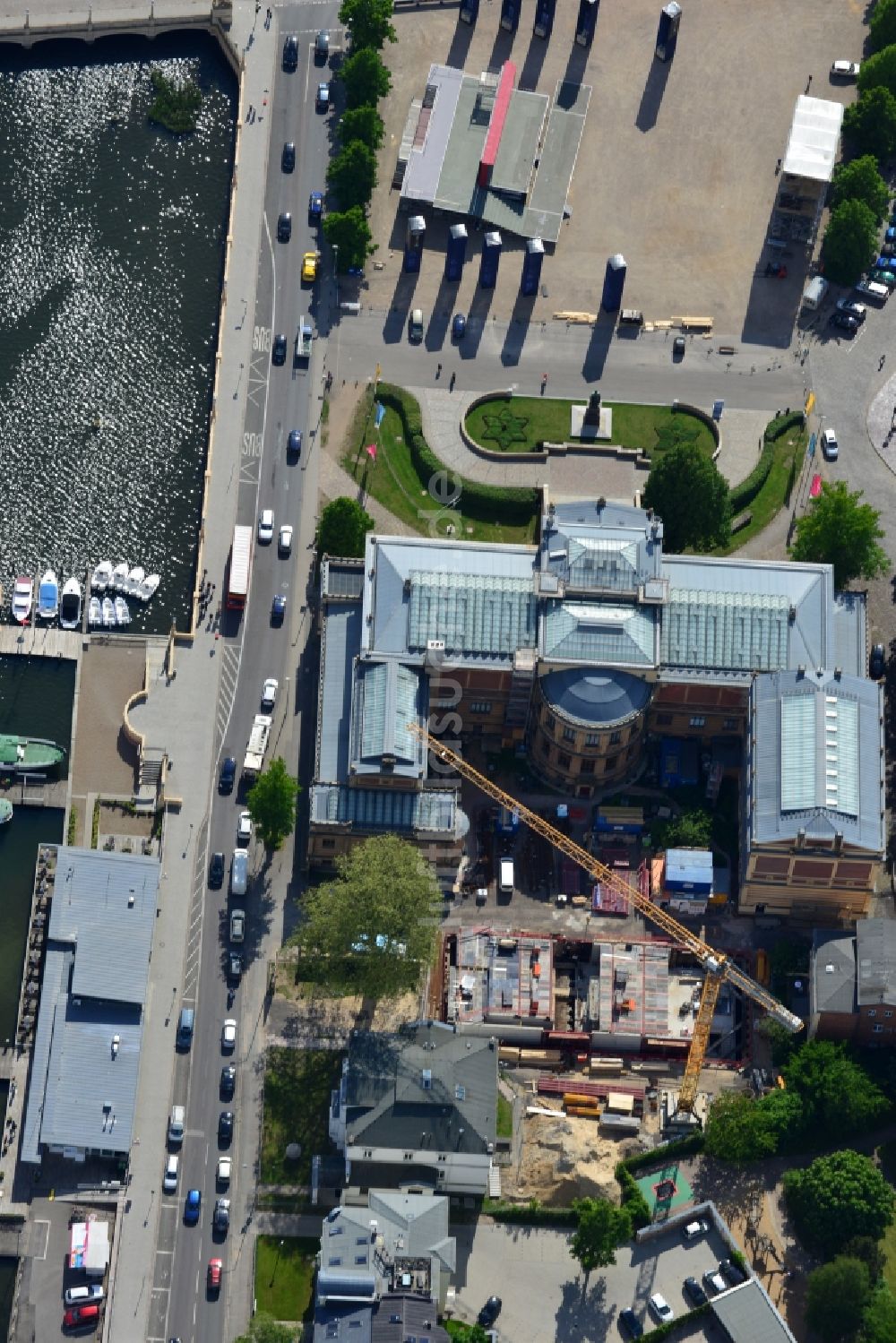 Luftbild Schwerin - Baustelle zum Neubau Erweiterung des Galeriegebäudes und Anbau für die Galerie Alte & Neue Meister in Schwerin im Bundesland Mecklenburg-Vorpommern