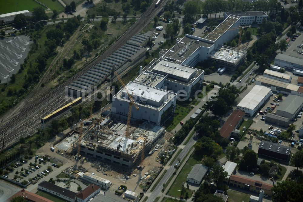 Oranienburg aus der Vogelperspektive: Baustelle zum Neubau und Erweiterungsbau der Takeda GmbH an der Lehnitzstraße in Oranienburg im Bundesland Brandenburg