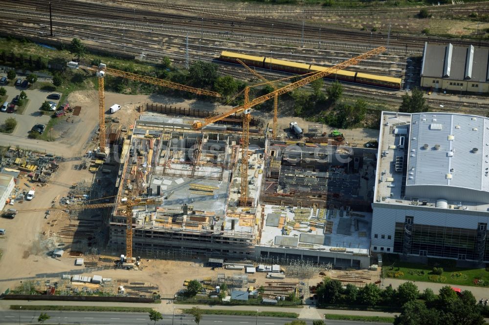 Oranienburg aus der Vogelperspektive: Baustelle zum Neubau und Erweiterungsbau der Takeda GmbH an der Lehnitzstraße in Oranienburg im Bundesland Brandenburg