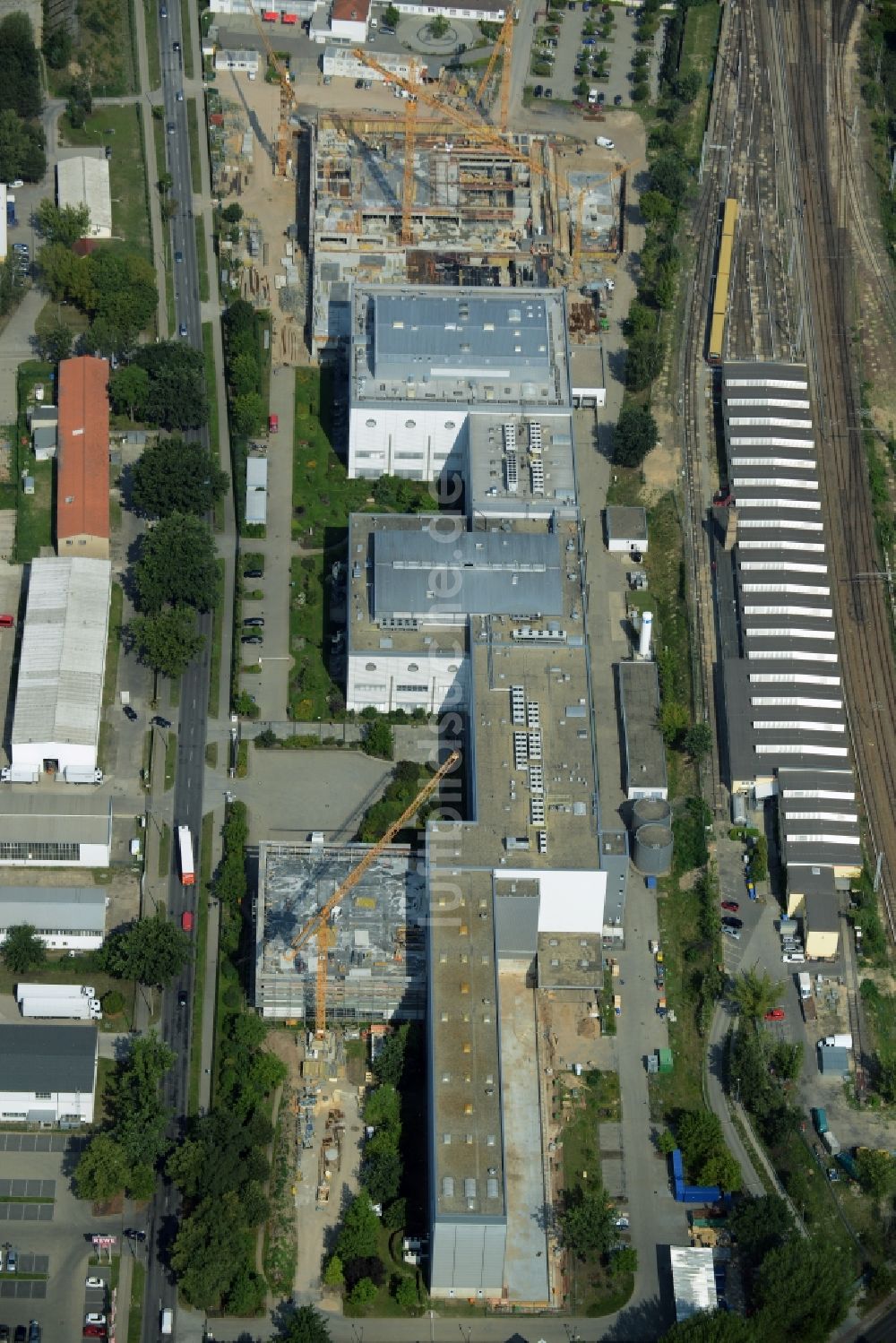 Oranienburg aus der Vogelperspektive: Baustelle zum Neubau und Erweiterungsbau der Takeda GmbH an der Lehnitzstraße in Oranienburg im Bundesland Brandenburg