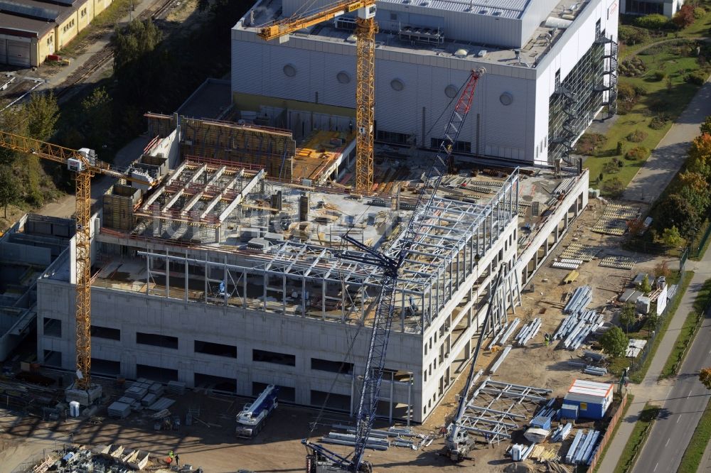 Oranienburg aus der Vogelperspektive: Baustelle zum Neubau und Erweiterungsbau der Takeda GmbH an der Lehnitzstraße in Oranienburg im Bundesland Brandenburg