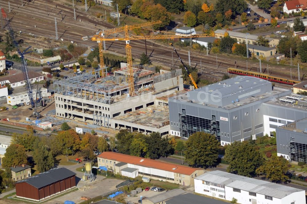 Luftaufnahme Oranienburg - Baustelle zum Neubau und Erweiterungsbau der Takeda GmbH an der Lehnitzstraße in Oranienburg im Bundesland Brandenburg