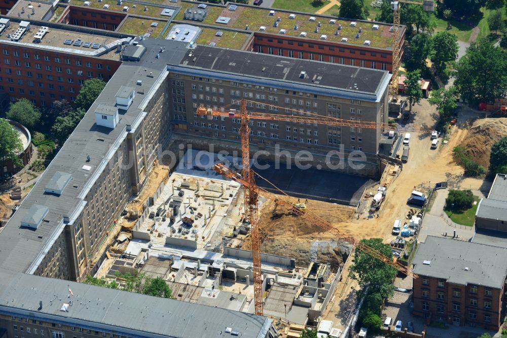 Luftaufnahme Berlin Friedrichshain - Baustelle zum Neubau des Erweiterungsbaus am Krankenhaus Vivantes Klinikum im Friedrichshain in Berlin