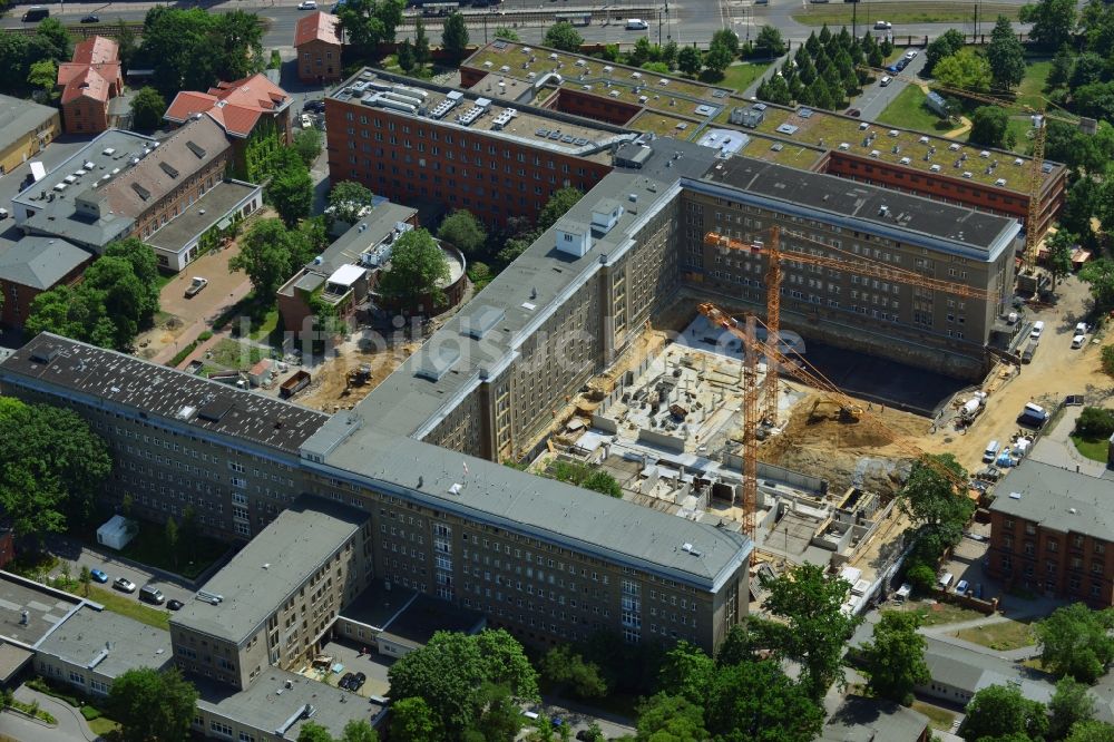 Berlin Friedrichshain von oben - Baustelle zum Neubau des Erweiterungsbaus am Krankenhaus Vivantes Klinikum im Friedrichshain in Berlin