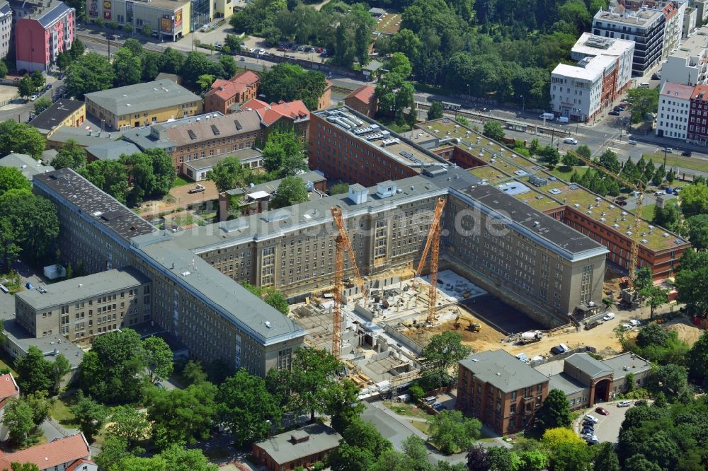 Berlin Friedrichshain aus der Vogelperspektive: Baustelle zum Neubau des Erweiterungsbaus am Krankenhaus Vivantes Klinikum im Friedrichshain in Berlin