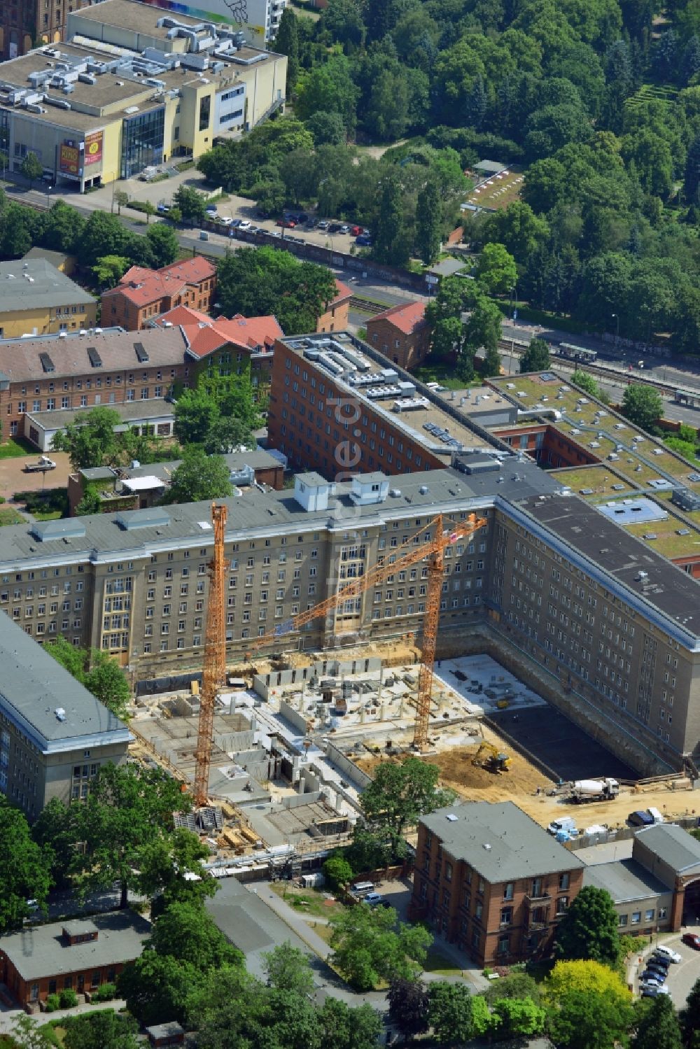 Luftaufnahme Berlin Friedrichshain - Baustelle zum Neubau des Erweiterungsbaus am Krankenhaus Vivantes Klinikum im Friedrichshain in Berlin