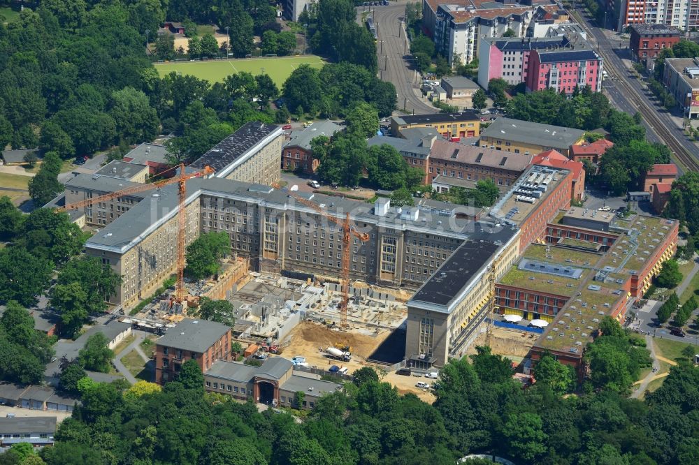 Luftbild Berlin Friedrichshain - Baustelle zum Neubau des Erweiterungsbaus am Krankenhaus Vivantes Klinikum im Friedrichshain in Berlin