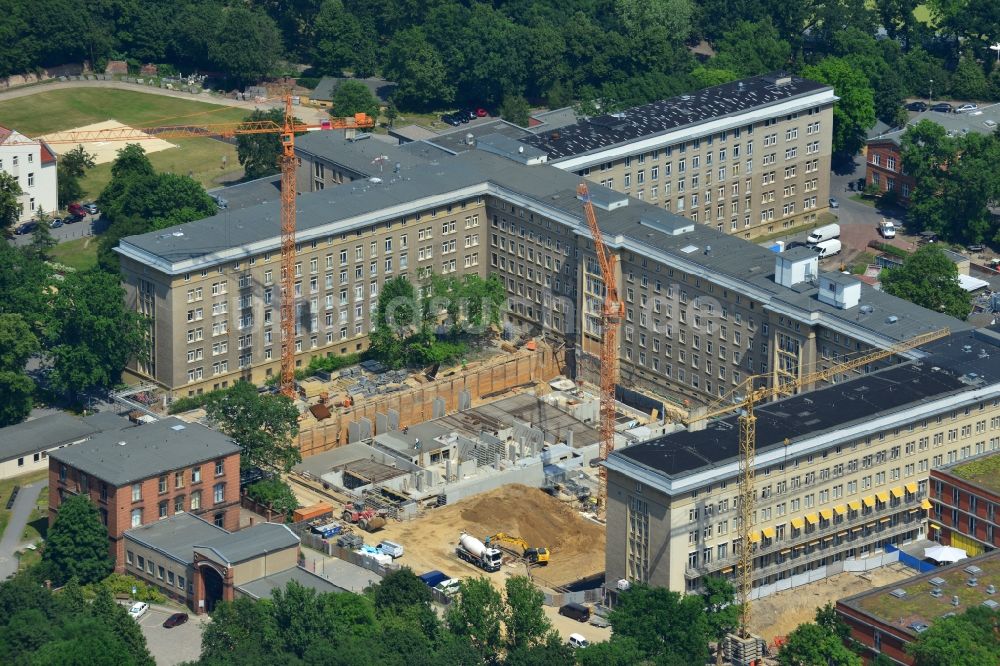 Berlin Friedrichshain von oben - Baustelle zum Neubau des Erweiterungsbaus am Krankenhaus Vivantes Klinikum im Friedrichshain in Berlin