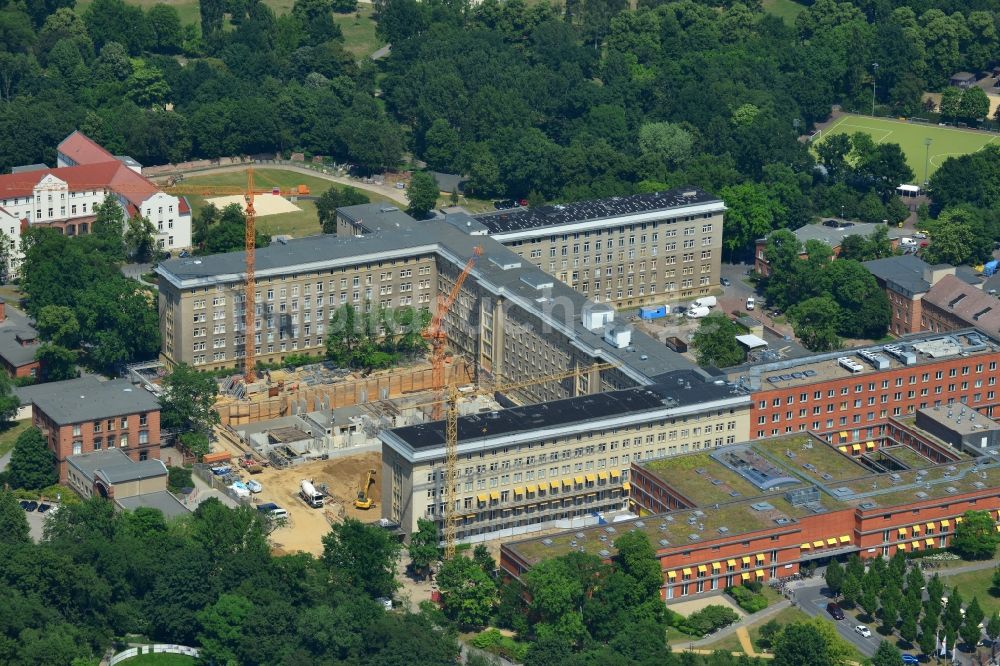 Luftbild Berlin Friedrichshain - Baustelle zum Neubau des Erweiterungsbaus am Krankenhaus Vivantes Klinikum im Friedrichshain in Berlin