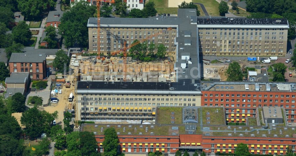 Berlin Friedrichshain von oben - Baustelle zum Neubau des Erweiterungsbaus am Krankenhaus Vivantes Klinikum im Friedrichshain in Berlin