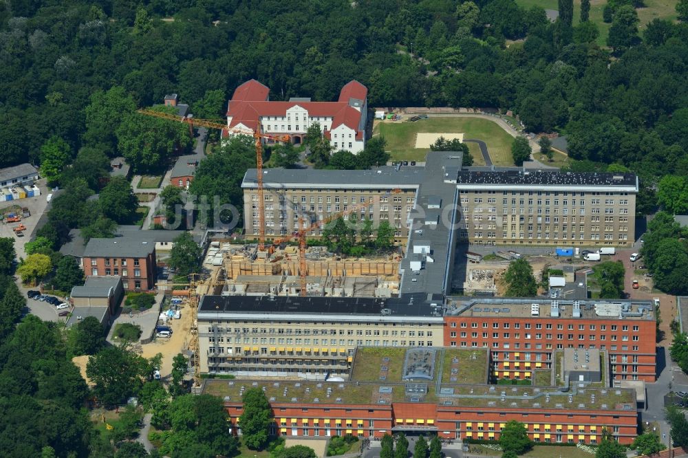 Berlin Friedrichshain aus der Vogelperspektive: Baustelle zum Neubau des Erweiterungsbaus am Krankenhaus Vivantes Klinikum im Friedrichshain in Berlin