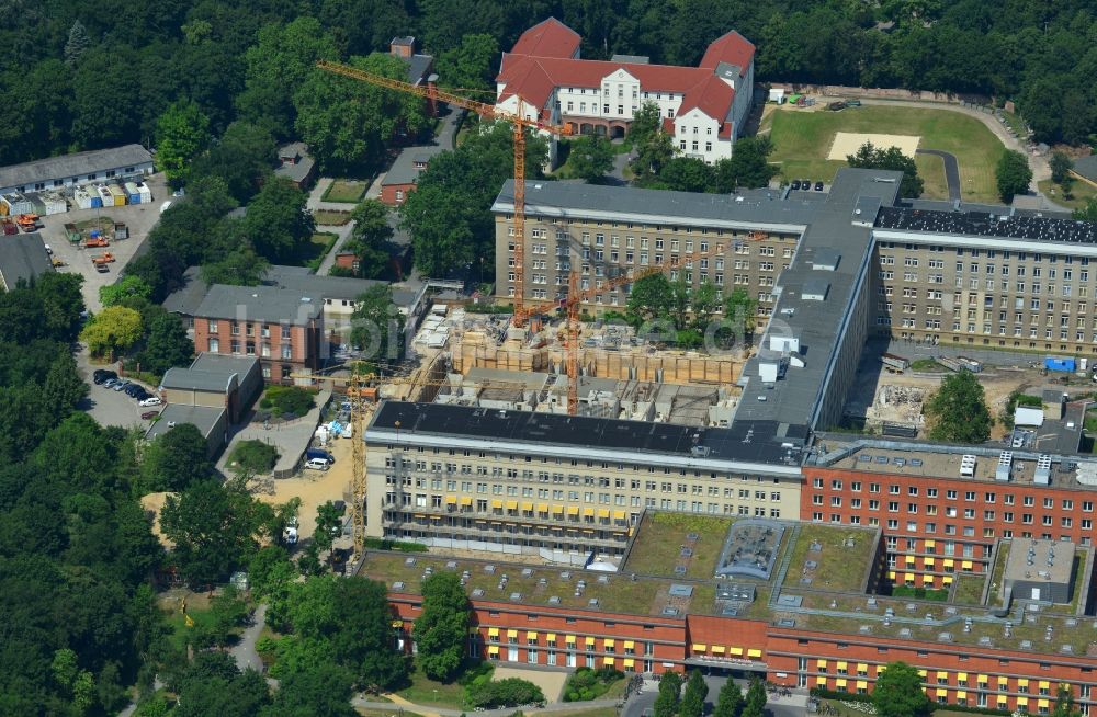 Luftbild Berlin Friedrichshain - Baustelle zum Neubau des Erweiterungsbaus am Krankenhaus Vivantes Klinikum im Friedrichshain in Berlin