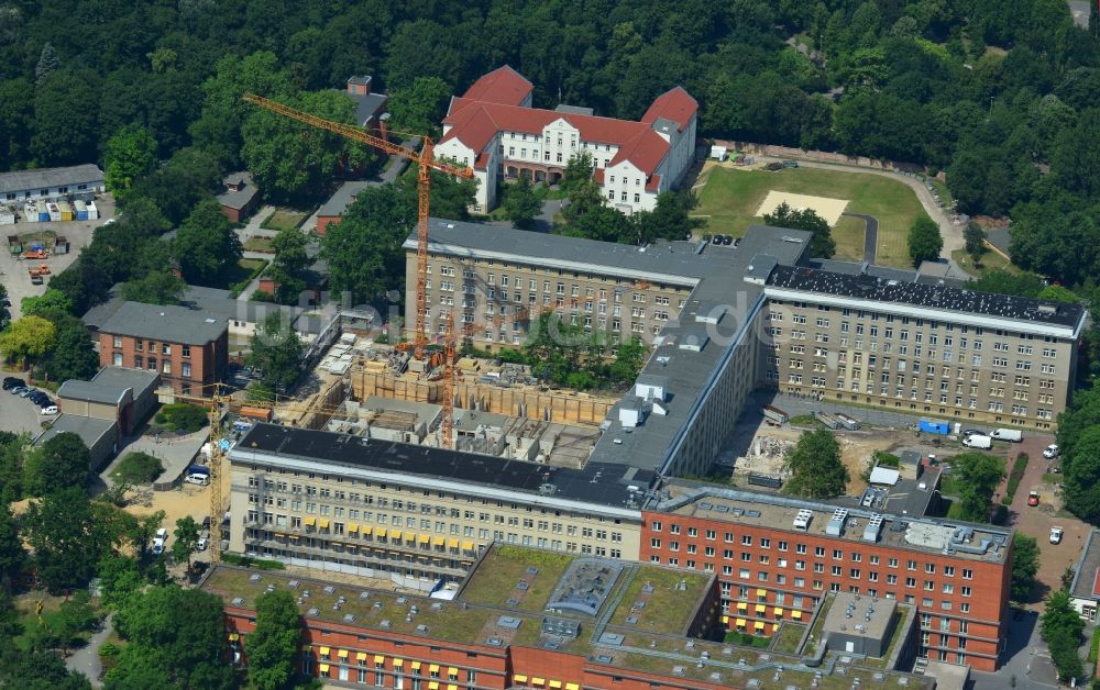 Luftaufnahme Berlin Friedrichshain - Baustelle zum Neubau des Erweiterungsbaus am Krankenhaus Vivantes Klinikum im Friedrichshain in Berlin