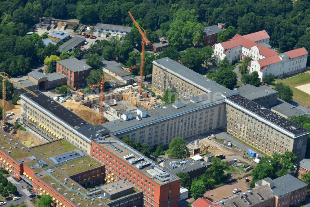 Berlin Friedrichshain von oben - Baustelle zum Neubau des Erweiterungsbaus am Krankenhaus Vivantes Klinikum im Friedrichshain in Berlin