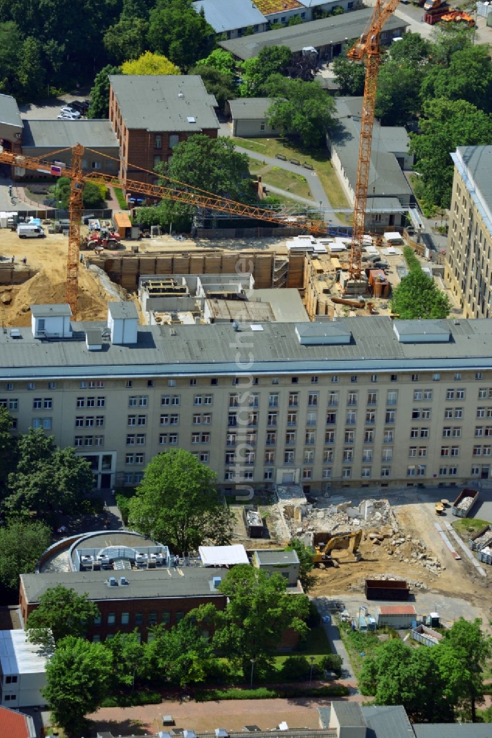 Luftbild Berlin Friedrichshain - Baustelle zum Neubau des Erweiterungsbaus am Krankenhaus Vivantes Klinikum im Friedrichshain in Berlin