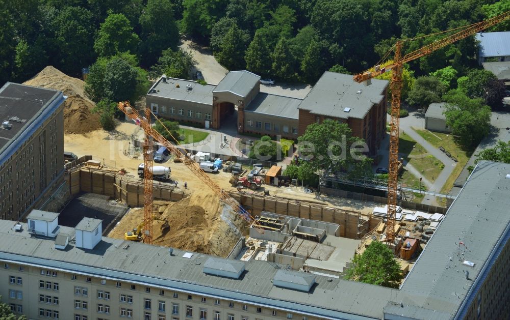 Luftaufnahme Berlin Friedrichshain - Baustelle zum Neubau des Erweiterungsbaus am Krankenhaus Vivantes Klinikum im Friedrichshain in Berlin